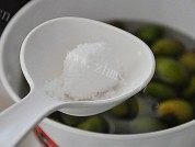 糖渍橄榄做法图解3)