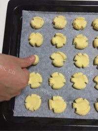 香喷喷的玛格丽特饼干做法图解6)
