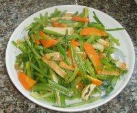 饱满的炒芹菜