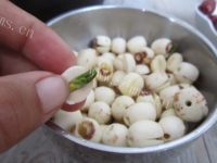 香飘十里的红枣莲子银耳汤做法图解2)