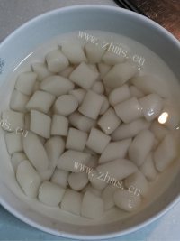 甜蜜的小蛋圆酒酿水果羹做法图解4)