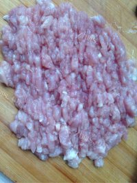 肉丸菠菜汤做法图解1)