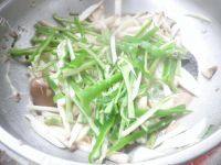 杏鲍菇炒青椒做法图解7)