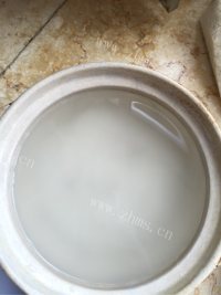 美味的海鲜砂锅粥做法图解3)
