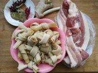 家常的千张卷烧肉做法图解1)