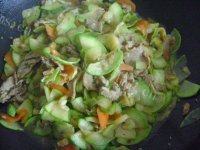 家常菜肉炒角瓜
