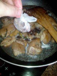 自制卤猪脚做法图解8)