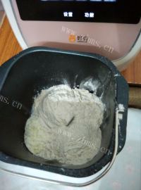 香甜全麦蔓越莓面包做法图解2)