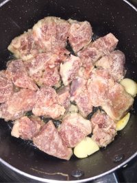 美味的焦糖醋排骨做法图解3)