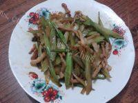 肉丝炒芹菜自制