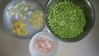 家常菜肉末豌豆做法图解1)