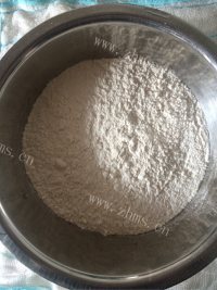 色泽不错的炸排叉做法图解1)