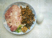 咸蛋蒸肉饼做法图解1)