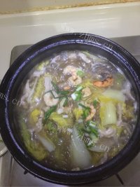 鲜香美味的肉丝虾仁粉丝煲做法图解7)