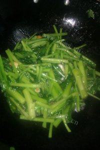 让人怀念的炒油菜做法图解6)