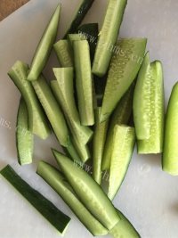美味的腌黄瓜做法图解2)