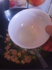 家常菜豌豆炒虾仁