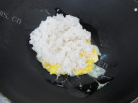 美味的豆豉鲮鱼炒饭做法图解6)