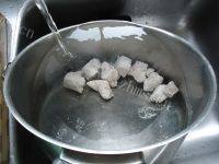 红菜头苹果猪肉汤做法图解4)