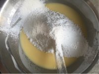 自制酸奶蛋糕做法图解3)