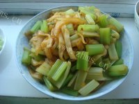 家常菜芹菜炒粉条