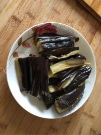 家常菜凉拌蒜蓉茄子做法图解3)