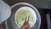 美味醋腌黄瓜丝做法图解3)