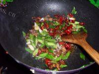 家常菜蒜苗炒肉片做法图解6)