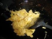 圆葱炒鸡蛋做法图解4)