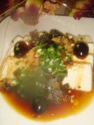 美味的肉松皮蛋拌豆腐