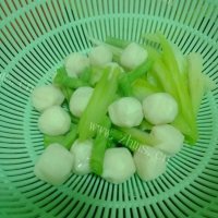 可口的咖喱鱼蛋做法图解5)