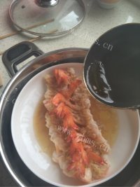 唇齿留香的蒜蓉蒸虾做法图解5)