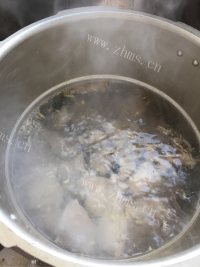 滋补的清炖排骨做法图解4)