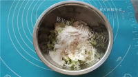 名小吃蟹壳黄烧饼做法图解13)