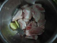 好吃的猪肉炖豆角做法图解2)