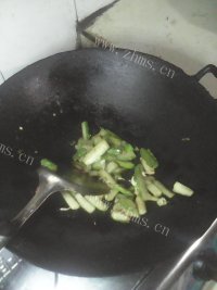 虾皮炒黄瓜做法图解5)