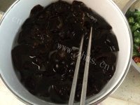 美味的芥末木耳做法图解5)