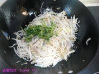 美美厨房之清炒绿豆芽做法图解8)