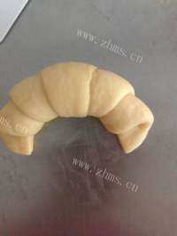 美味的牛角面包做法图解4)