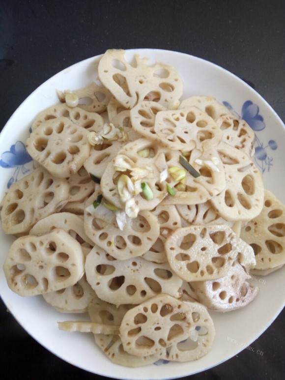 喷香的凉拌藕片