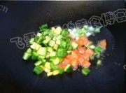 美味的青椒玉米炒饭做法图解5)