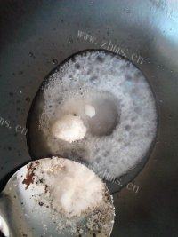 易做的红烧肉炖土豆做法图解2)