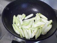 香味四溢的丝瓜炒肉丝做法图解4)