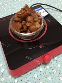 美味的家常卤猪脚做法图解6)