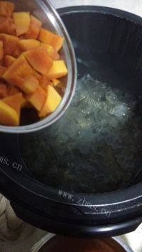 美味的木瓜炖银耳做法图解5)
