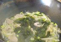 螺旋藻豆芽肉片汤做法图解8)