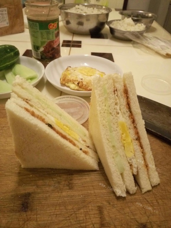 质嫩爽口的肉松三明治