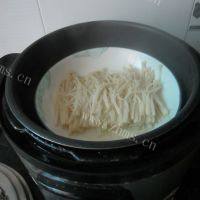 家常菜肉末金针菇做法图解9)