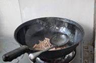 「DIY美食」蒜薹炒肉做法图解4)
