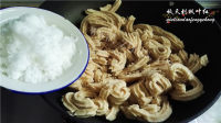 美味的纯天然桃山皮月饼做法图解6)